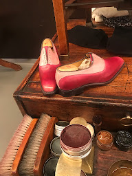 Photo n°18 de George & Georges à Paris (Magasin de maroquinerie)