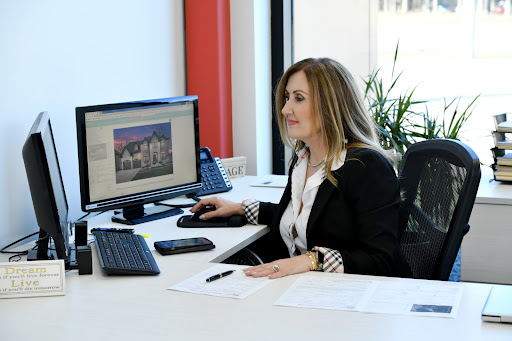Domenika Selmani REALTOR | Royal LePage Gallery - Canada