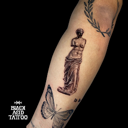 Photo n°38 de Black Acid à Paris (Salon de tatouage et piercing)