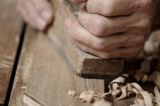 ADRIAN McLELLAN | French Polisher • Furniture Restorer • Designer Spray Finishes Logo