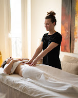 Atmasphera - Chloé Pitras - Cocon holistique dédié à la santé et au bien-être des femmes - Massage, naturopathie, yoga à Paris