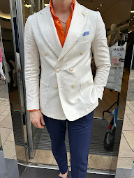 Photo n°8 de CapriLuxury La Moda Italiana Beaune - Chemise Sur Mesure - Achat et Vente Sacs de luxe à Beaune (Tailleur)