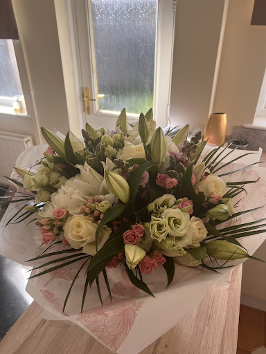 Amore Flowers (with Rona’s Flowers) - Thumbnail