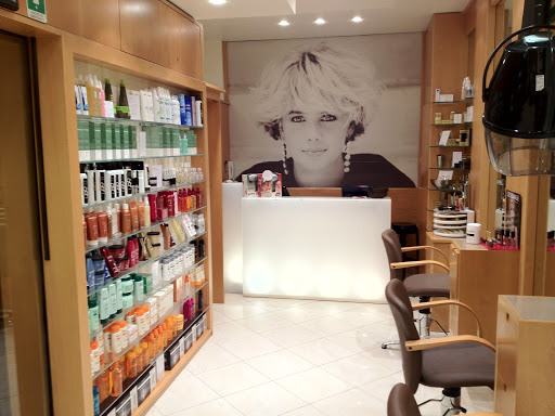 Carlo Ferri Coiffeur e Beautè - Italy