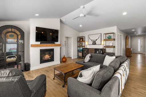 Lauren Dalzell - Livingston & Park County Real Estate Agent - Small Dog Realty - Thumbnail