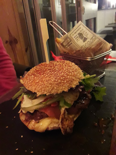 Photo 3 - Le Peak burger bar