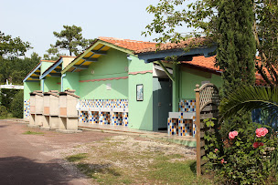 Photo n°14 de Camping Le Sous Bois à Saint-Pierre-d'Oléron (Terrain pour camping-cars)