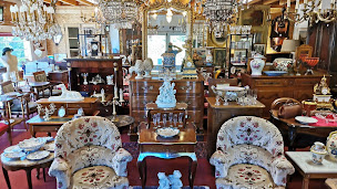 Photo n°2 de Antiquités Ebenisterie Gatignol à Coulanges-lès-Nevers (Magasin d'antiquités)