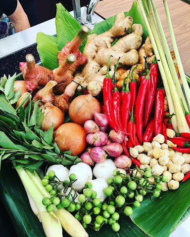 Rolina Traditional Hainanese Curry Puffs by null