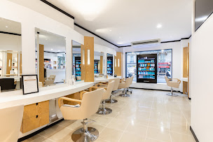 Photo n°3 de DESSANGE - Coiffeur Paris Champs De Mars à Paris (Institut de beauté)