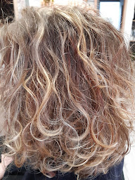 Photo n°40 de De mèche avec vous - Champion Sandrine à Cahuzac-sur-Vère (Salon de coiffure)