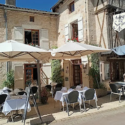 Photo n°41 de Auberge Saint Jean à Nanteuil-en-Vallée (Restaurant français)