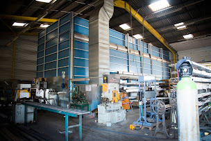 Photo n°5 de Carrosserie Roy & Vincelot à Saint-Pierre-d'Exideuil (Atelier de réparation pour poids lourds)