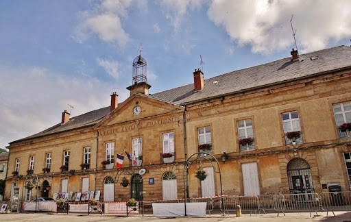 Photo de Mairie de Saint Georges de Luzençon à Saint-Georges-de-Luzençon (12100)