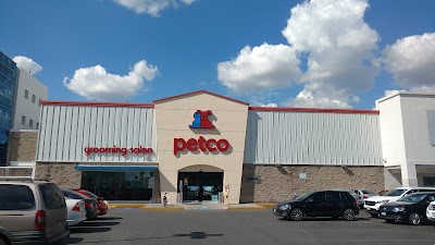 Photos of Petco Le&oacute;n