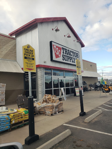 Tractor Supply Co. Parking lot - Thumbnail
