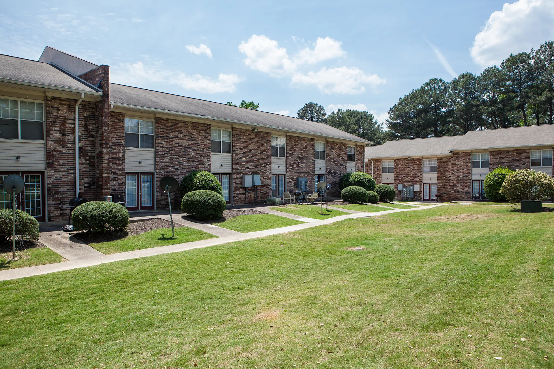 Towne West Manor Apartments