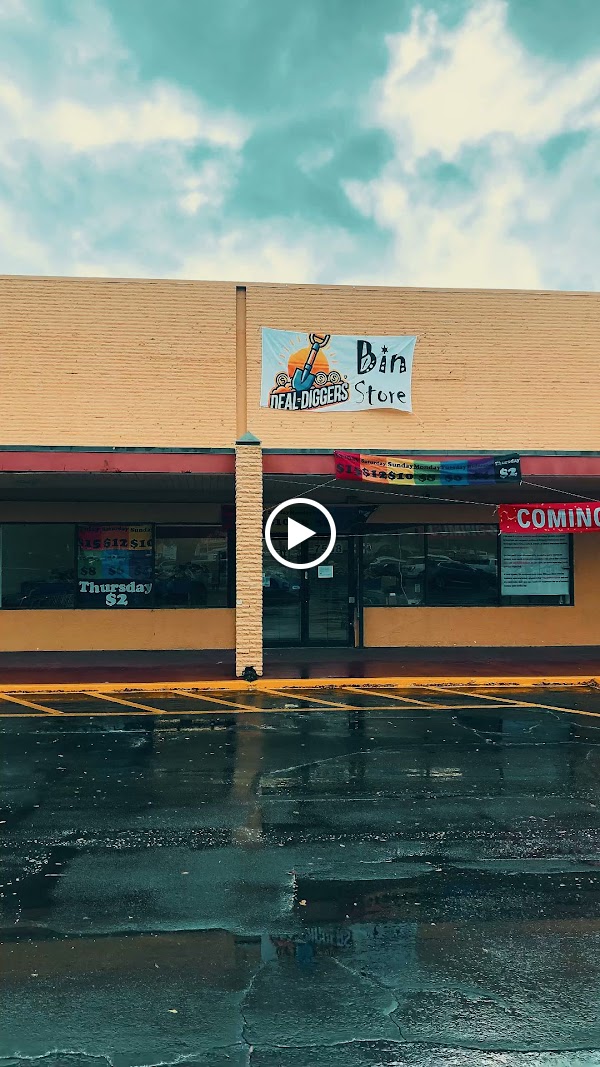 Deal Diggers Bin & Liquidation Store photo 1