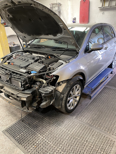 Turner Accident Repairs - Thumbnail