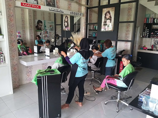 Tom Hair salon Studio