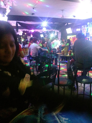 Piñas Drinks - Visual