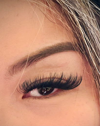 Queen Lashes Brows - Visual