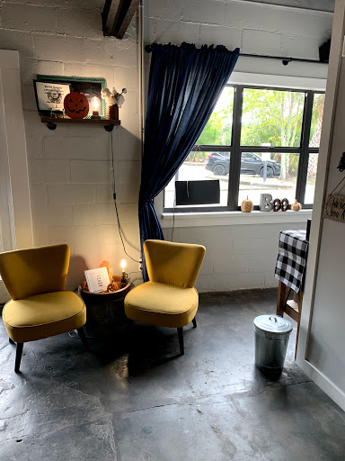 Bombshell Salon and Spa - Visual