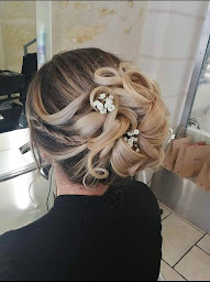 Photo n°16 de Ak Privilèges à Monnaie (Salon de coiffure)