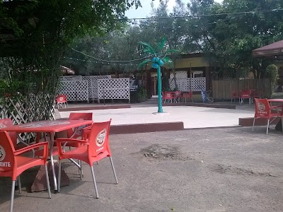 Photos of La D&eacute;tente