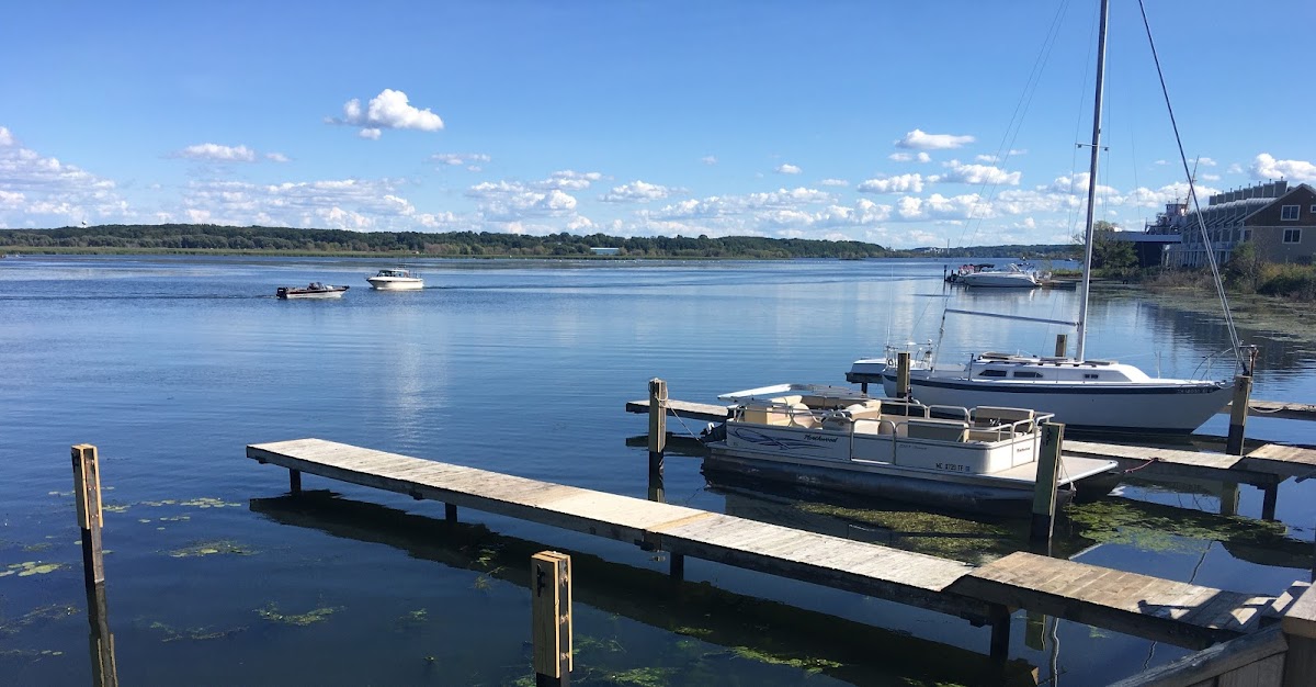 Little Riverside Motel & Marina
