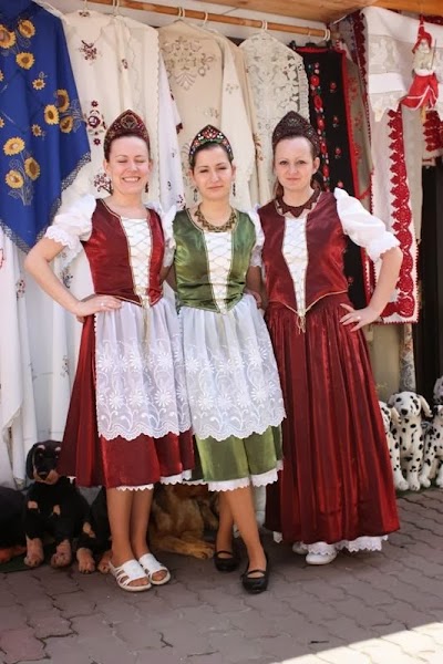 Photos of R&oacute;zsa Folkl&oacute;r