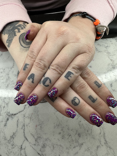 Super Nails interior view