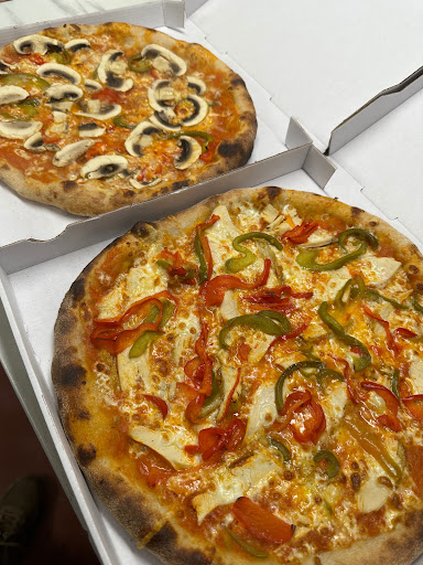 Photo 3 - Locales Pizz