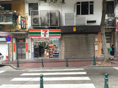 Photos of 7-11