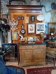 Photo n°4 de Brocante l Incontournable à Bors (Magasin d'ameublement et de décoration)