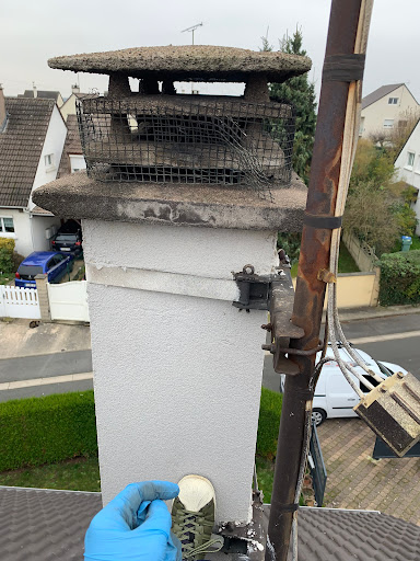 Couvreur 77 Mr Vito Dezitter Le Compagnon Parisien Compans Ramonage 77 Gouttière Hydrofuge Ravalement Façade Île-de-France - Thumbnail