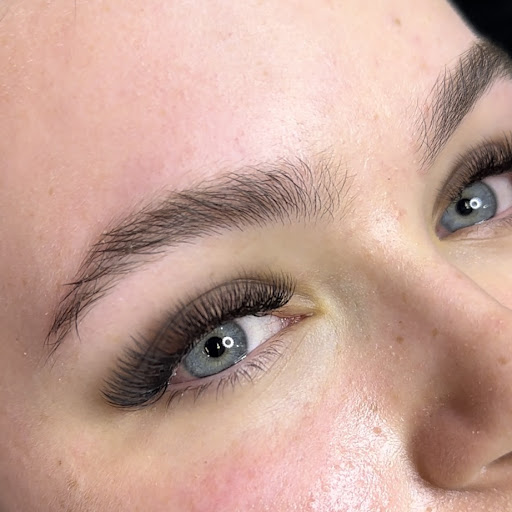 Moët Lashes - Visual