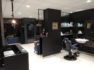 Photo n°12 de Planet Hair Coiffure Esthetique Barbier UV prothesiste capillaire agrée à Audruicq (Salon de manucure)