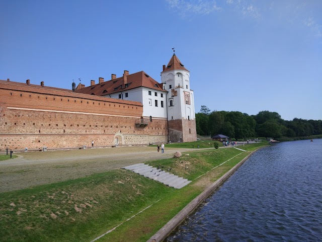 Ensemble du château de Mir