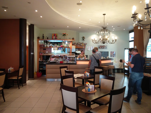 Bistro Maia Center