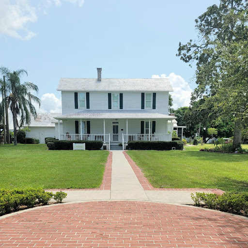 Field Manor - Visual