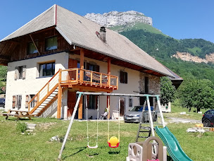 Photo n°1 de Aux 4 pans à Les Déserts (Professeur de yoga)