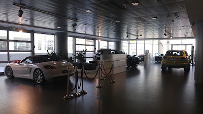 Photos of Porsche Service Centre Al Quoz
