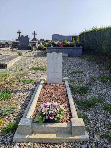 commonwealth war graves ww1 (crouy st pierre) - Thumbnail