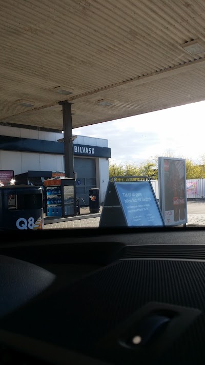 Photos of Q8