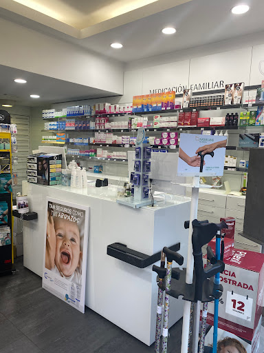 Farmacia Martínez de Vega (Gda. Paula Calzón Fernández) - Thumbnail