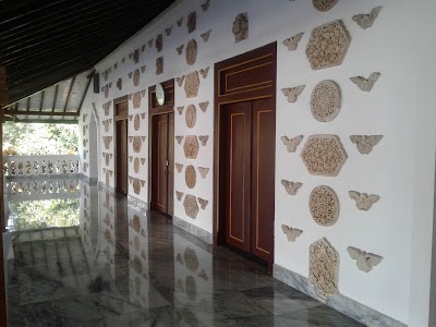 Photos of The tomb of Queen Kalinyamat