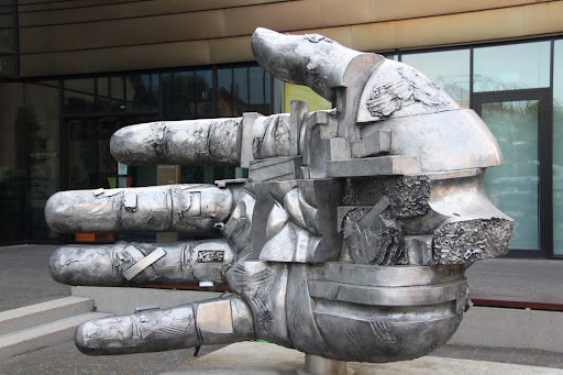 Metallisierte Hand - Thumbnail