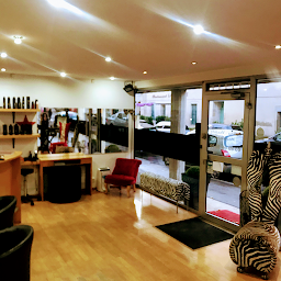 Photo n°3 de RELOOKING SANDRA ,Relooking , coiffeur - visagiste, coloriste et maquillage à Dijon (Salon de coiffure)