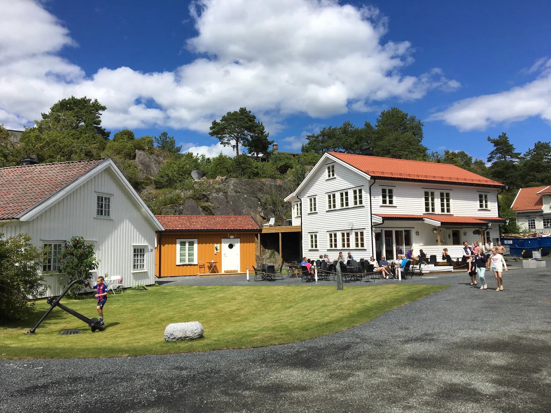 Havparadiset i Hafsund, Vertshuset på Kjønnøya